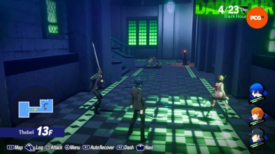 Persona 3 Reload incelemesi: Kahraman Yukari ve Junpei, Tartarus'un unutulmaz bir koridorunda durup bir gölgenin arkasını dönmesini bekliyor.