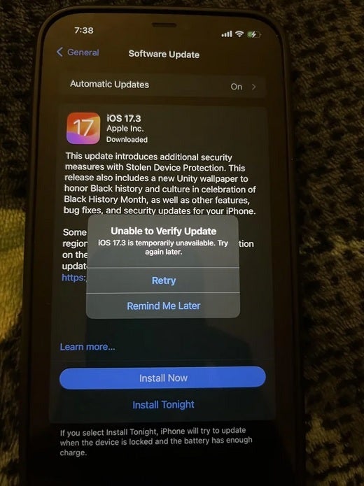 Bu iPhone 12 Pro Max, iOS 17.3'ü yükleyemedi - Bazı iPhone kullanıcıları iOS 17.3'ü yüklerken sorun yaşıyor;  eğer bu sensen, bu geçici çözümü dene
