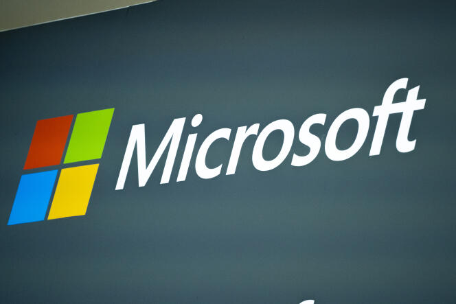 2 Mart 2023'te Barselona'daki Mobil Dünya Kongresi'nde Microsoft standında.
