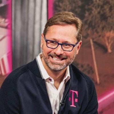 T-Mobile CEO'su Mike Sievert - T-Mobile CEO'su Sievert, kapıyı kapatmadan US Cellular'ı satın alacağı yönündeki söylentileri susturdu