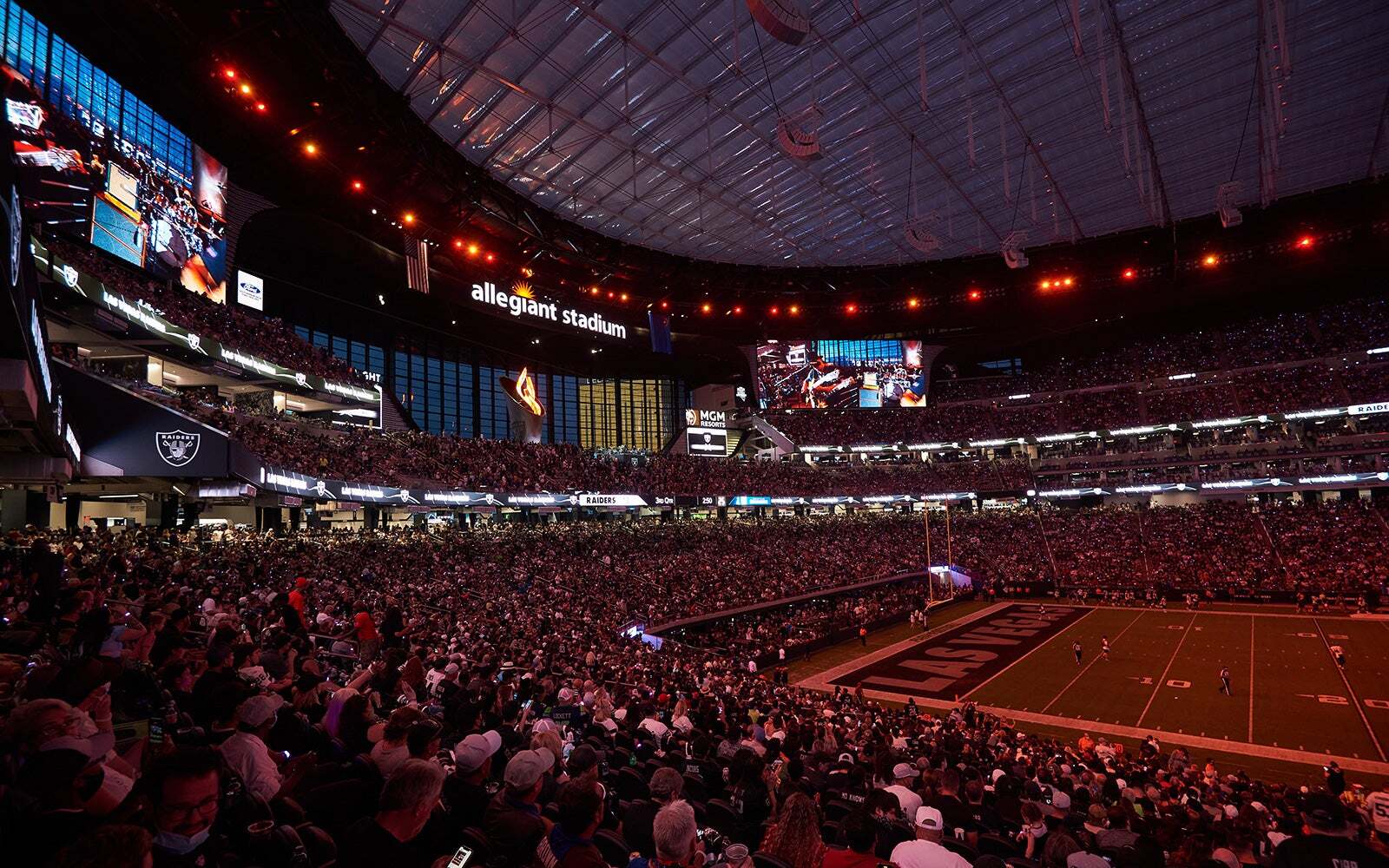 T-Mobile, Super Bowl zamanında Allegiant Stadyumu içindeki veri hızlarını artırdı - T-Mobile, Super Bowl'a katılan hayranlar için en yüksek 5G indirme veri hızını 10 kat artırdı