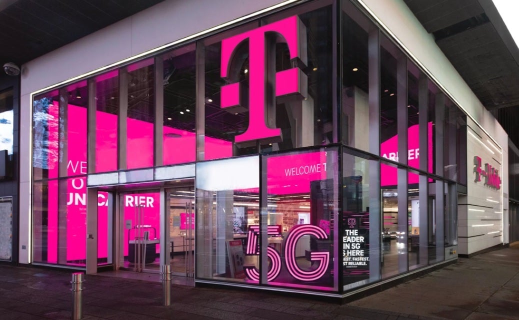 T-Mobile Signature mağazası - T-Mobile yakında Deneyim mağazalarında gelişmiş müşteri hizmetleri sunacak