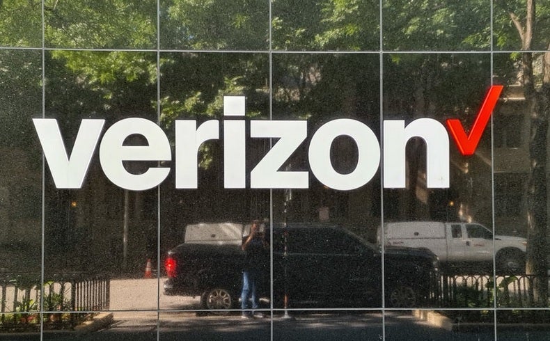 Verizon, ilgili bir davayı çözmek için 100 milyon dolar ödedikten sonra bile İdari ve Telekomünikasyon Kurtarma Ücretini artırabilir - Verizon, 100 milyon dolarlık bir uzlaşmayı kabul ettikten sonra bile Telco Kurtarma ücretini artırabilir