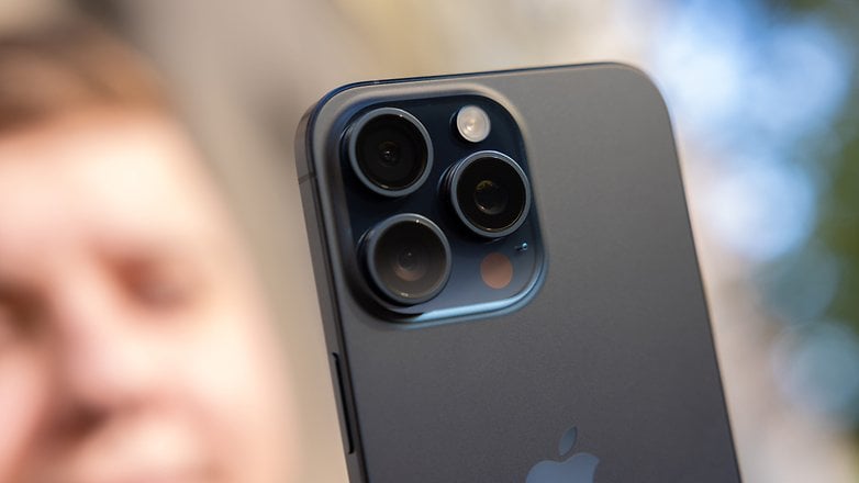 iPhone 15 Pro Max kamera modülü