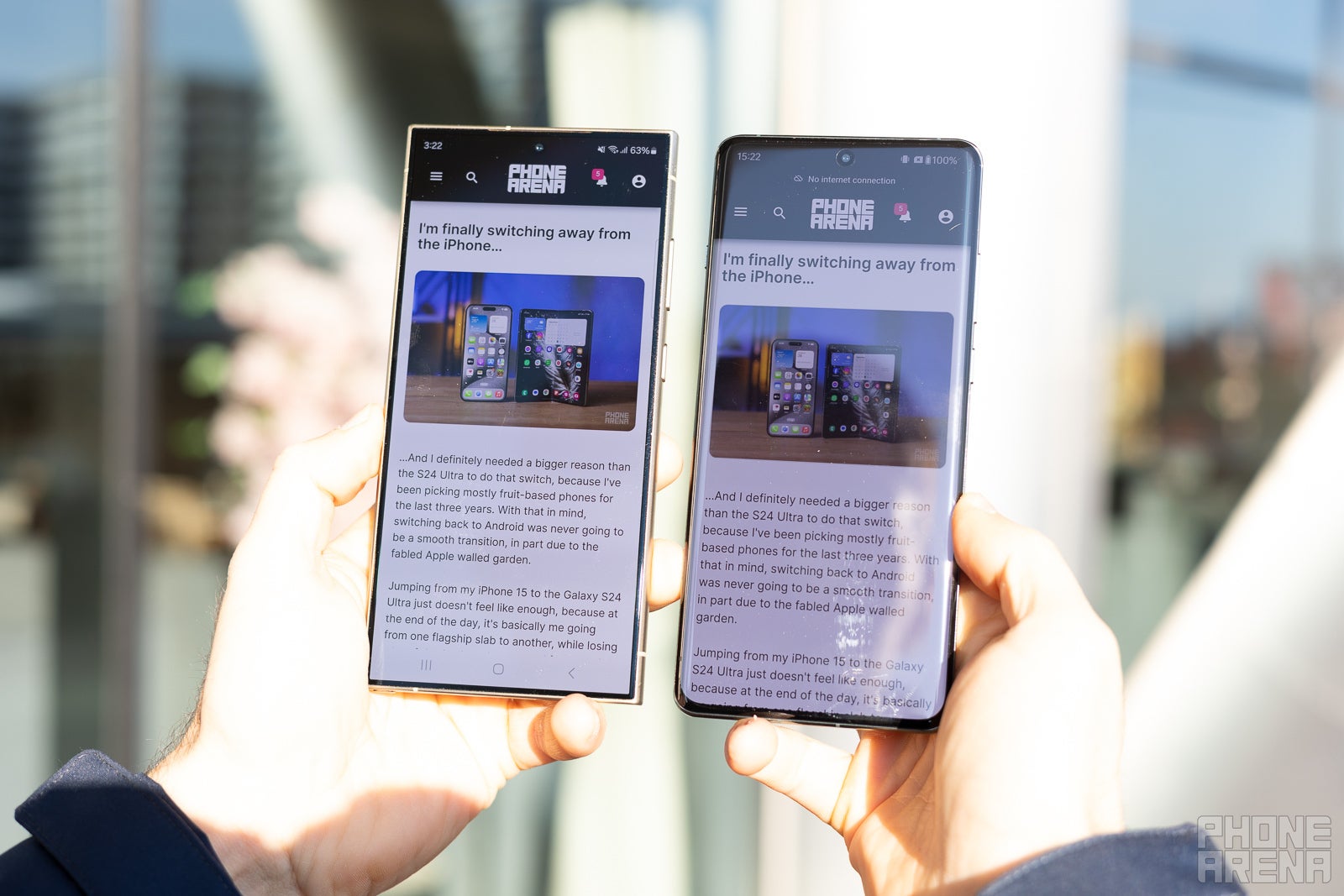 OnePlus 12 (sağda) 4.500 nitlik inanılmaz bir zirve parlaklık iddia ediyor, ancak gerçek dünyadaki dış mekan koşullarında Galaxy S24 Ultra ekranının (solda) okunması çok daha kolay.  - Galaxy S24 Ultra, devrim niteliğinde, yansımasız bir ekrana sahip: iPhone ve Pixel ile test ettik