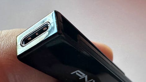 PNY Elite-X USB-C flash sürücünün yakından görünümü