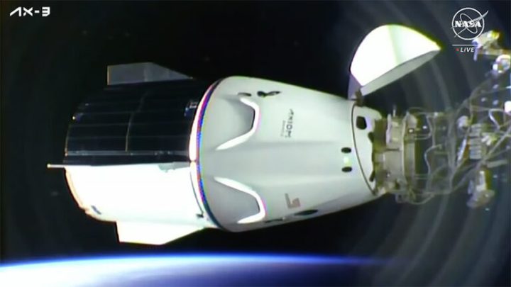 Dört Axiom MIssion 3 astronotu taşıyan SpaceX Dragon Freedom uzay aracının 1 Ocak'ta uzay istasyonuna kenetlendiği görülüyor.  20, 2024.