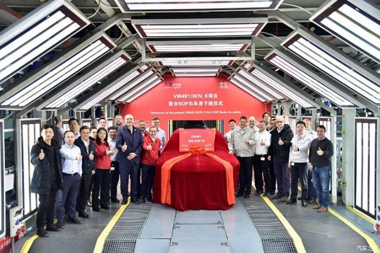 En yeni Volkswagen Magotan'ın üretimi Çin'de başladı.  Yeni araba öncekinden çok farklı