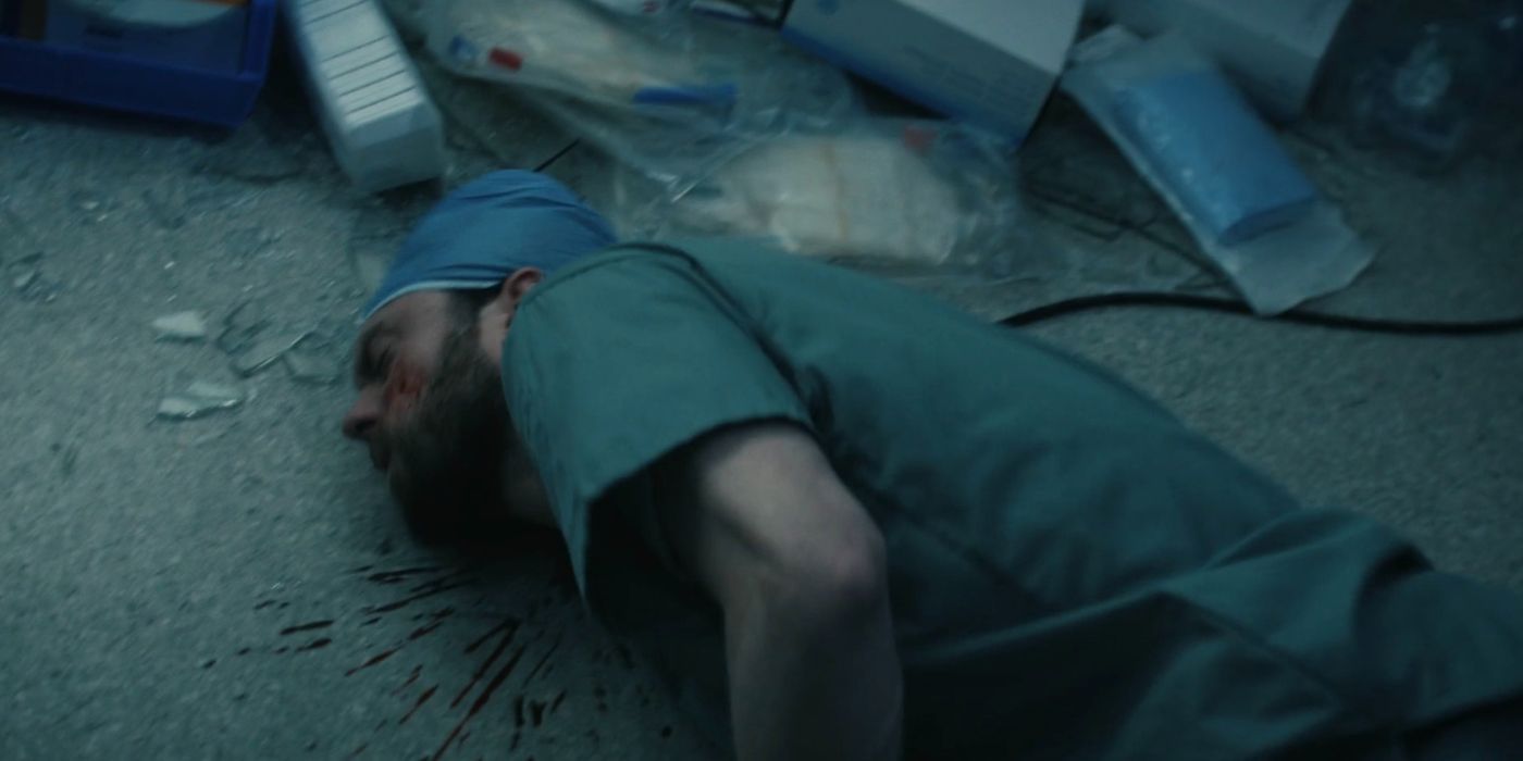 Reacher'ın 2. sezonunda bir adam kemik testeresinin üzerine düşüyor