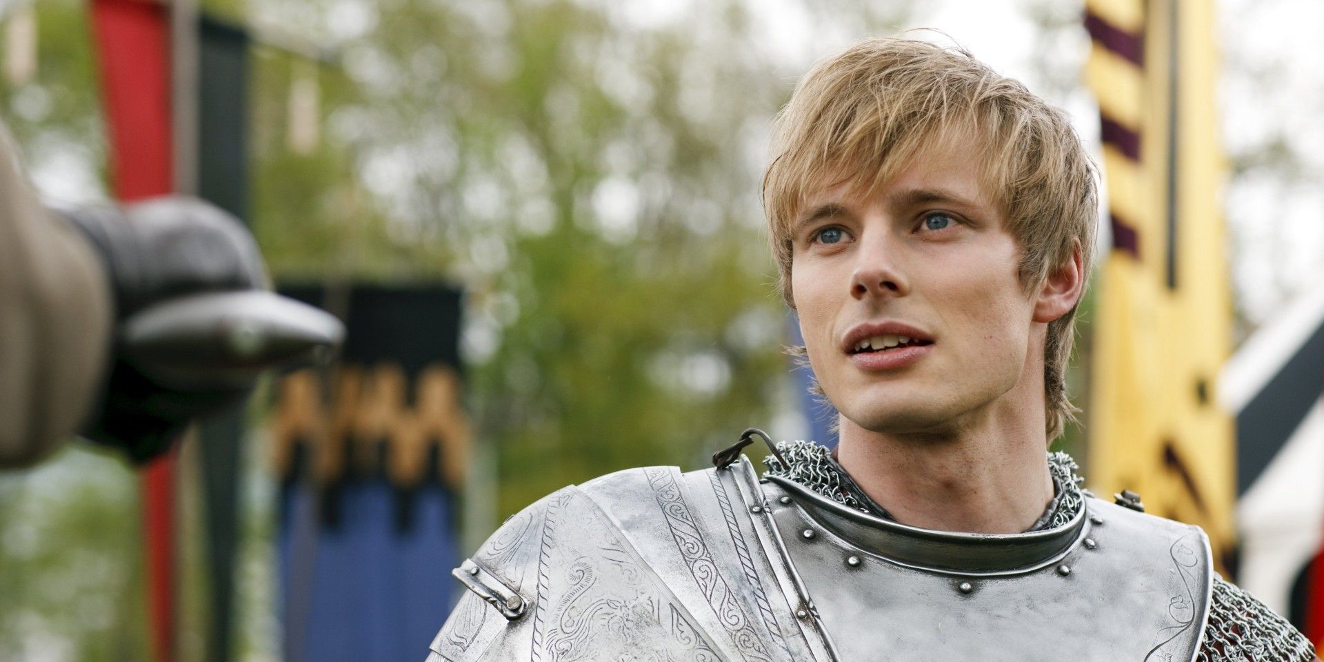 Bradley James Merlin'deki Kral Arthur rolünde