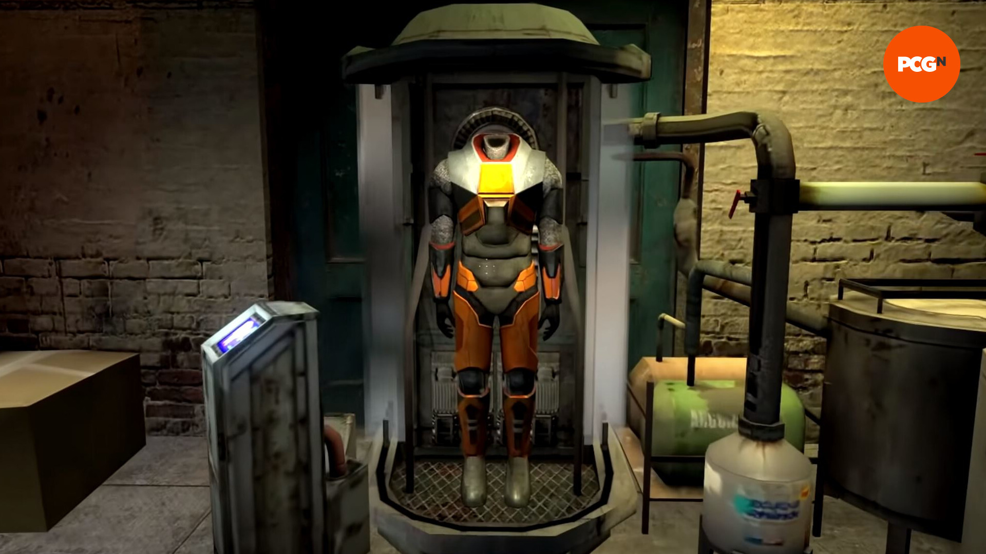 Black Mesa'nın HEV kıyafeti cam depoda.