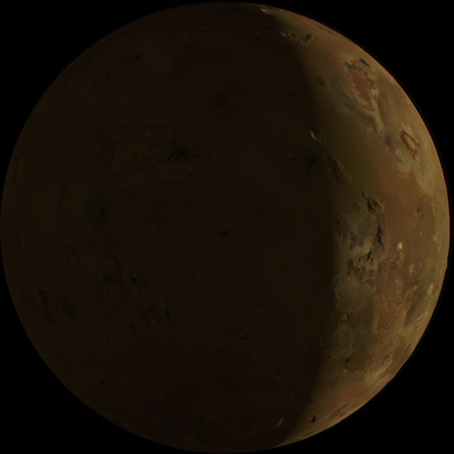 Jüpiter'in Huysuz Volkanik Ayında Çift Tüyler Görüldü başlıklı makalenin resmi