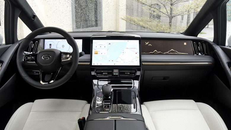 Rusya'da Toyota Alphard'ın yerini alan resmi olarak piyasaya sürüldü: GAC M8 minivan için bir OTTS yayınlandı