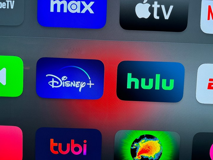 Apple TV'de Hulu ve Disney+ için uygulama simgeleri.