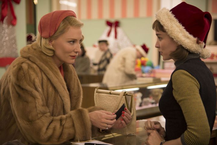 Carol'da konuşan Carol ve Therese rolünde Cate Blanchett ve Rooney Mara.
