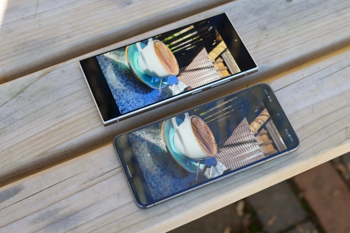 Samsung Galaxy S24 Ultra ve Google Pixel 8 Pro'daki ekran.