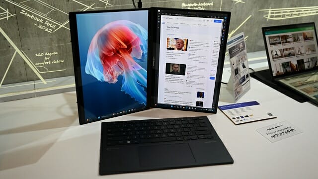 Ekranı 90 derece döndürerek normal bir bilgisayar gibi çalışan masaüstü modu.  (Fotoğraf: Gidinet Kore)