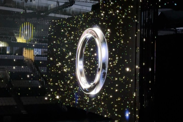 Unpacked 2024'te tanıtılan Samsung Galaxy Ring'in bir fotoğrafı.