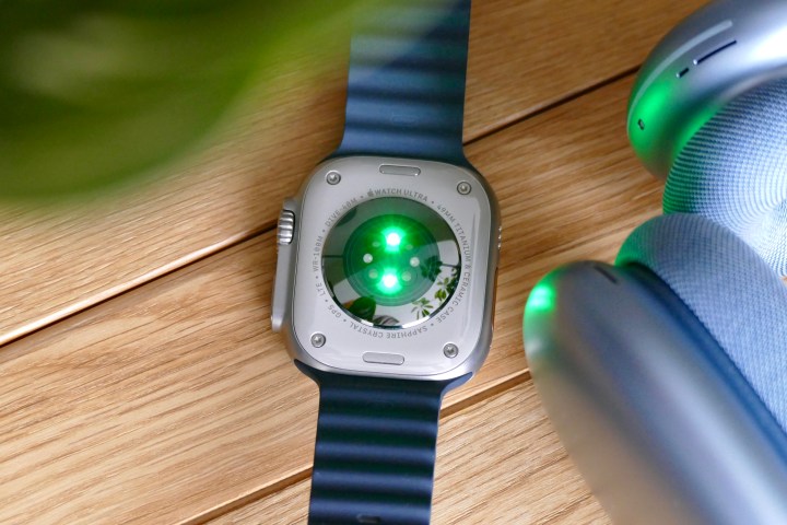Apple Watch Ultra'nın kalp atış hızı sensörü etkin.