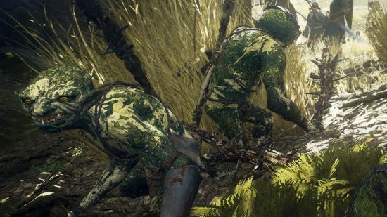 Dragon's Dogma 2'deki canavarlar arasında yer alan iki Chopper, ormanda saklanarak etraflarındaki bitki örtüsüne karışıyor.
