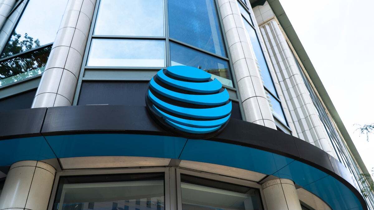 AT&T aboneleri bu öğleden sonraya kadar operatörün ağına bağlanamadı - AT&T, bir siber saldırının henüz kesin olarak göz ardı edilmemesine rağmen kesinti için özür diler