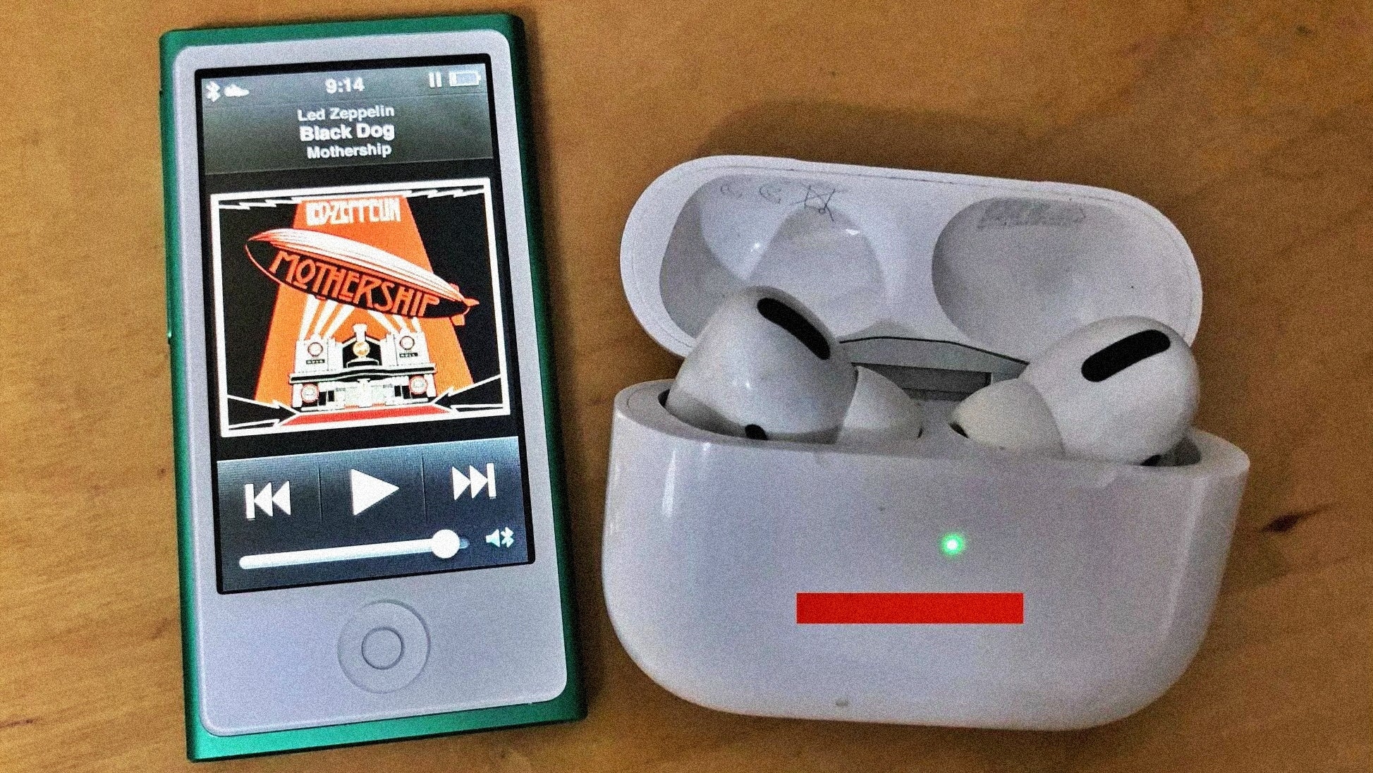 En yeni (ve son) 7. Nesil iPod Nano, Bluetooth'u desteklese ve AirPod'larla eşleştirilebilse de Spotify/Apple Music'i çalıştıramıyor, bu da onu günümüzün yayın dünyasında bir kalıntı haline getiriyor.  - AirPods nano: Kablosuz kulaklıkların geleceği, Apple'ın başka bir iPod yapmasının tek nedenidir