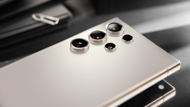 Galaxy S24 Ultra'nın kamerasının görünümü