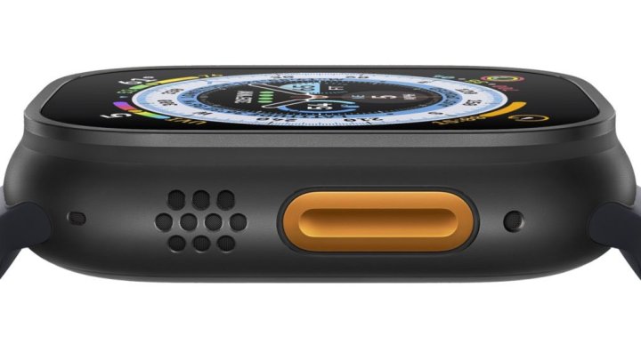 Apple Watch Ultra 2'nin koyu titanyum kaplamalı maketi.