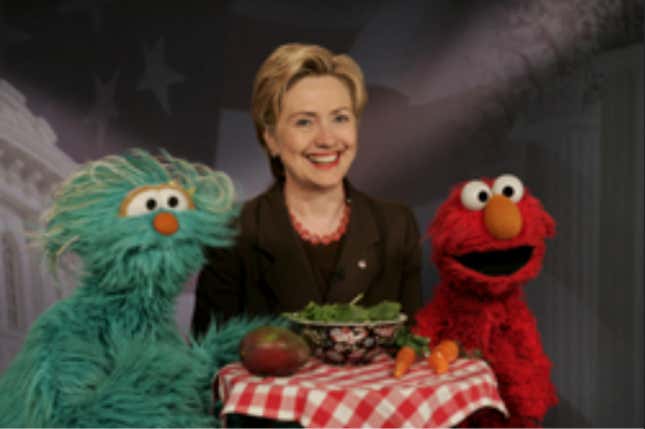 Elmo, eski Senatör Hillary Clinton ile birlikte