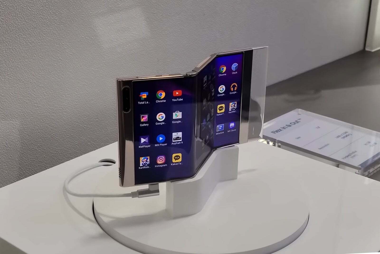 Samsung'un “Flex In &  Üç yönlü katlanır ekran konsepti 