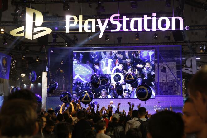 28 Ekim 2015'te Paris'te düzenlenen Paris Game Week'te Playstation standında.