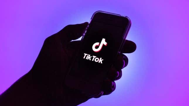 Cep telefonundaki TikTok logosu