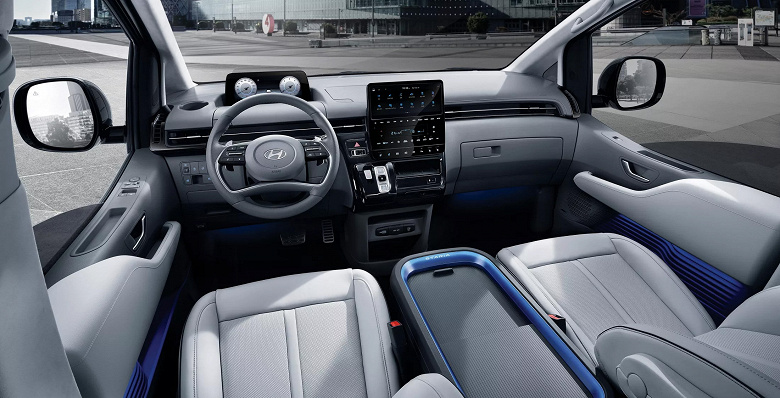 Güncellenen Hyundai Staria 2024 sunuldu ve yalnızca 7,7 l/100 km tüketimle 245 beygir gücünde bir motor aldı.