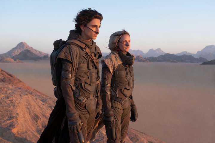 Timothee Chalamet ve Rebecca Fergusson, Dune'daki sahnelerden birinde