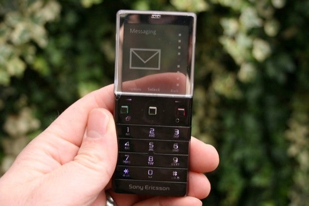 Tüm tuhaflığı ve görkemiyle Xperia Pureness - Şeffaf ekranlı telefon: bu mümkün mü?