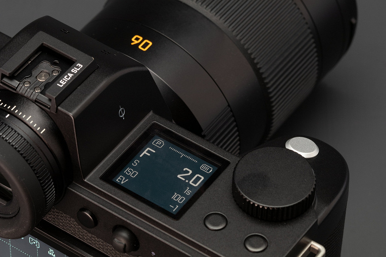Magnezyum alaşımlı gövde, tam çerçeve 60 megapiksel sensör, yerleşik 5 eksenli sabitleme ve 8K video kaydı.  Leica SL3 tanıtıldı