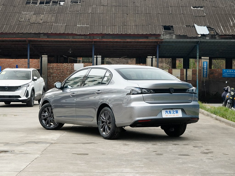 Bu Peugeot 408 2024. Yakında Çin'de satışa çıkacak yeni modelin canlı fotoğrafları