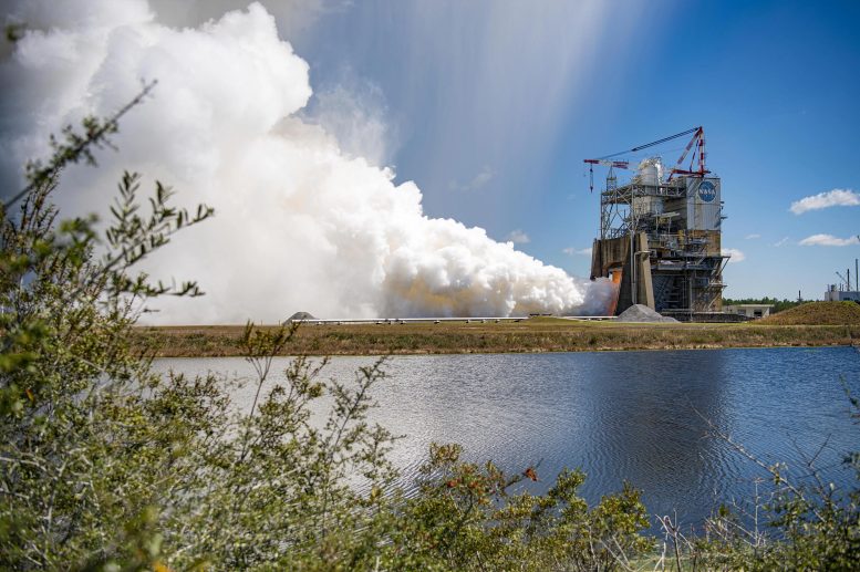 NASA Tam Süreli RS-25 Motor Sıcak Yangın Testi