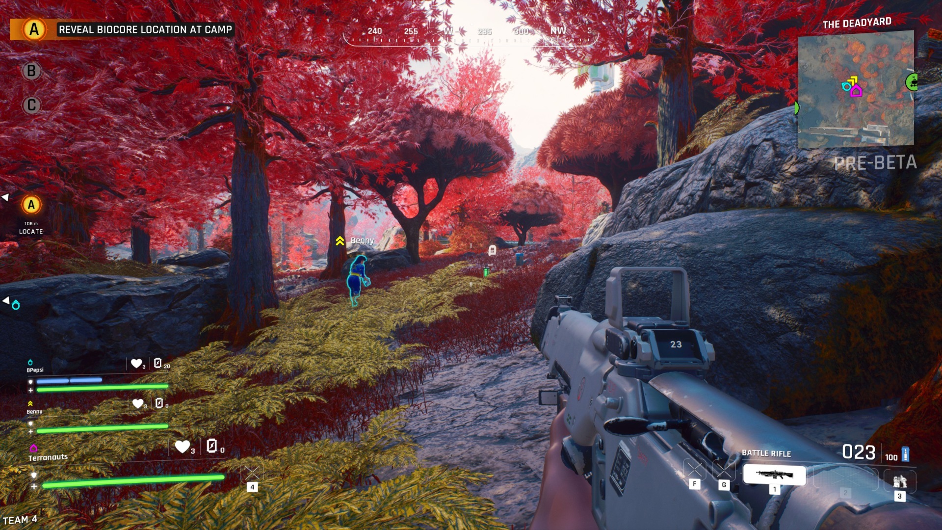Yükselen Sonsuzluk ekran görüntüsü, kırmızı ağaç yapraklarıyla ormanda koşan ekip.