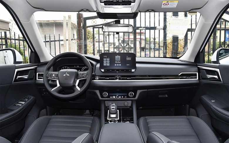 Büyük bayiler Rusya'da Mitsubishi Xpander Cross'u iki yıl garantiyle satmaya başladı.  Otomobilin fiyatı belli oldu