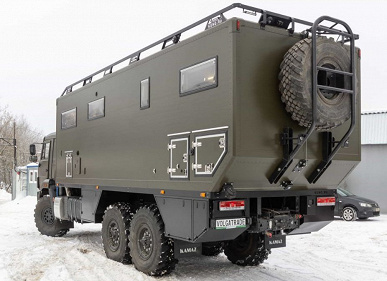 Rusya'nın en havalı karavanlarından biri: dört tekerlekten çekişli altı tekerlekli KamAZ-43118 birinci sınıf bir karavana dönüştürüldü
