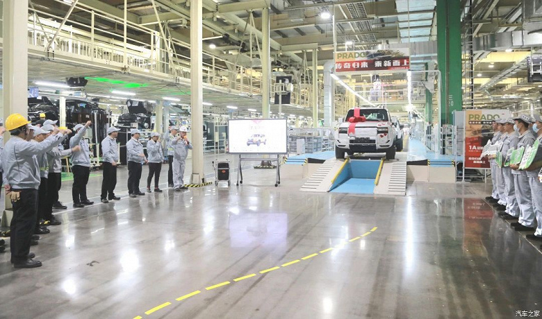En yeni Toyota Land Cruiser 250'nin pilot üretimi Çin'de başlatıldı. Montaj hattından nadir fotoğraflar