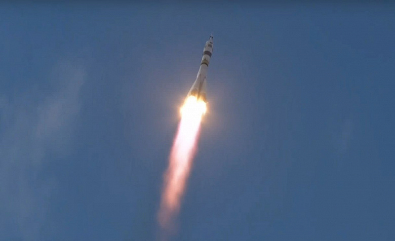 İkinci denemede Roscosmos başarılı oldu.  Soyuz MS-25 insanlı uzay aracını içeren Soyuz-2.1a fırlatma aracı Baykonur'dan fırlatıldı