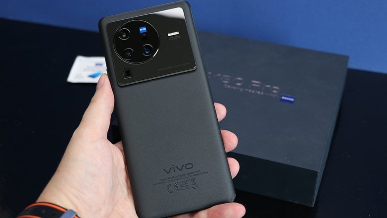 Zeiss kameralı Vivo X80 Pro