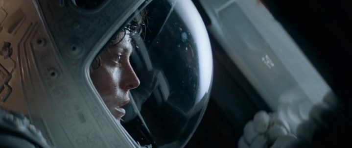 Ripley "Alien" (1979) filminde uzay kaskı takıyor.