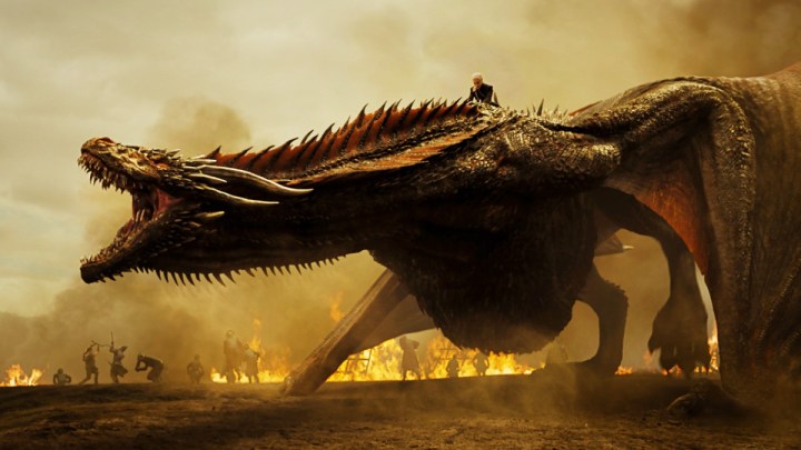 Game of Thrones'ta Drogon savaş alanında kükrüyor.