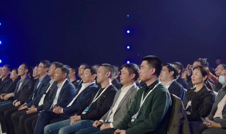 Xiaomi CEO'su Lei Zun, Xiaomi SU7'nin galasından hemen önce bir Tank 700 SUV satın aldı