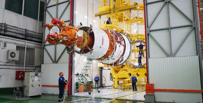 Dünya uzaktan algılama uydusu “Resurs-P” No. 4'ü fırlatmak için Baykonur'da bir roket toplandı.