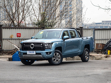 Rusya'da popüler olan Çin kamyoneti, 8 ileri ZF otomatik şanzımanla donatıldı.  Çin Seddi King Kong Cannon 8AT tanıtıldı