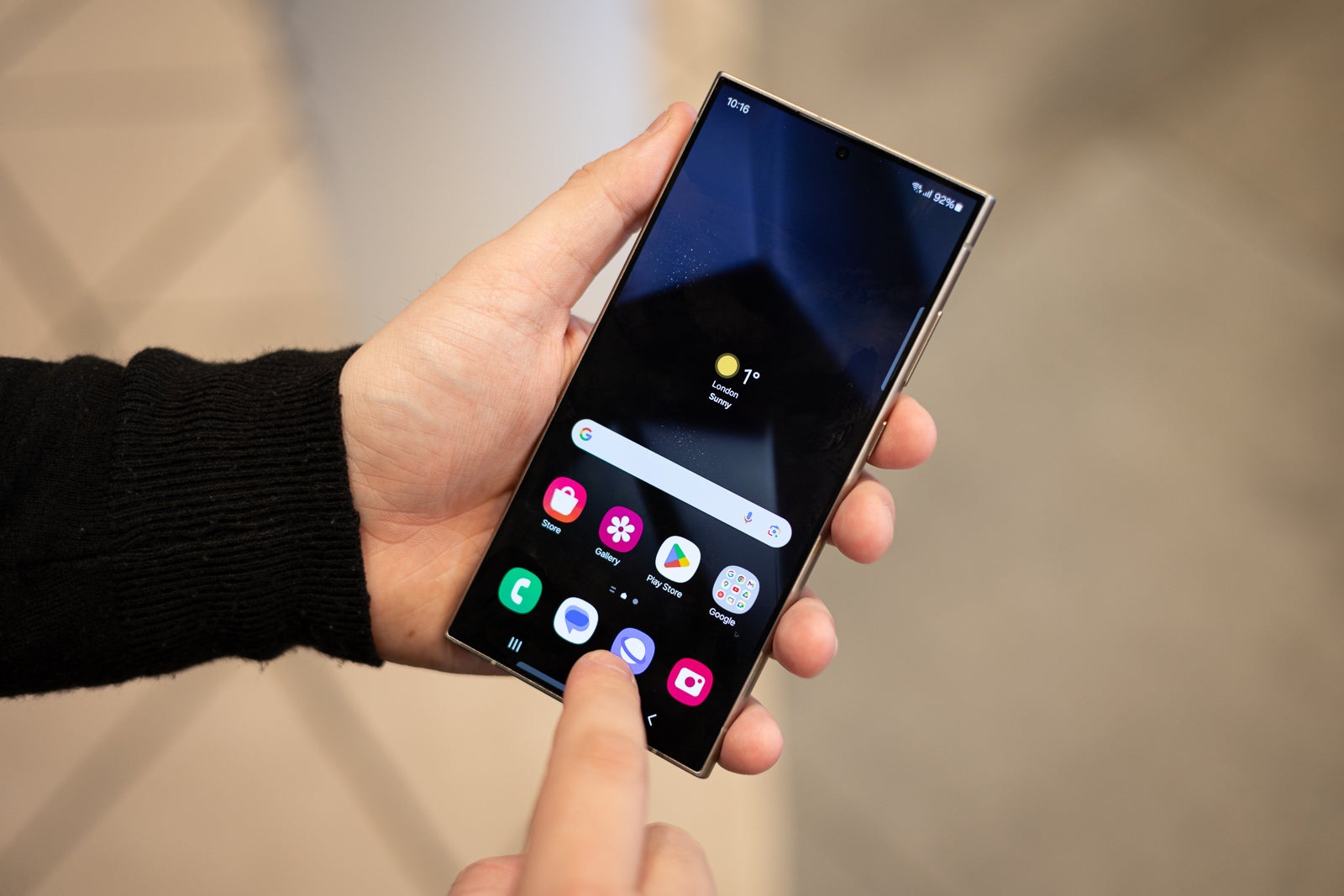 Galaxy S24 Ultra (Resim Kaynağı - PhoneArena) - Daha hızlı bir Snapdragon 8 Gen 4 çipi gerçekten iPhone'un üstünlük günlerine son verebilir mi?